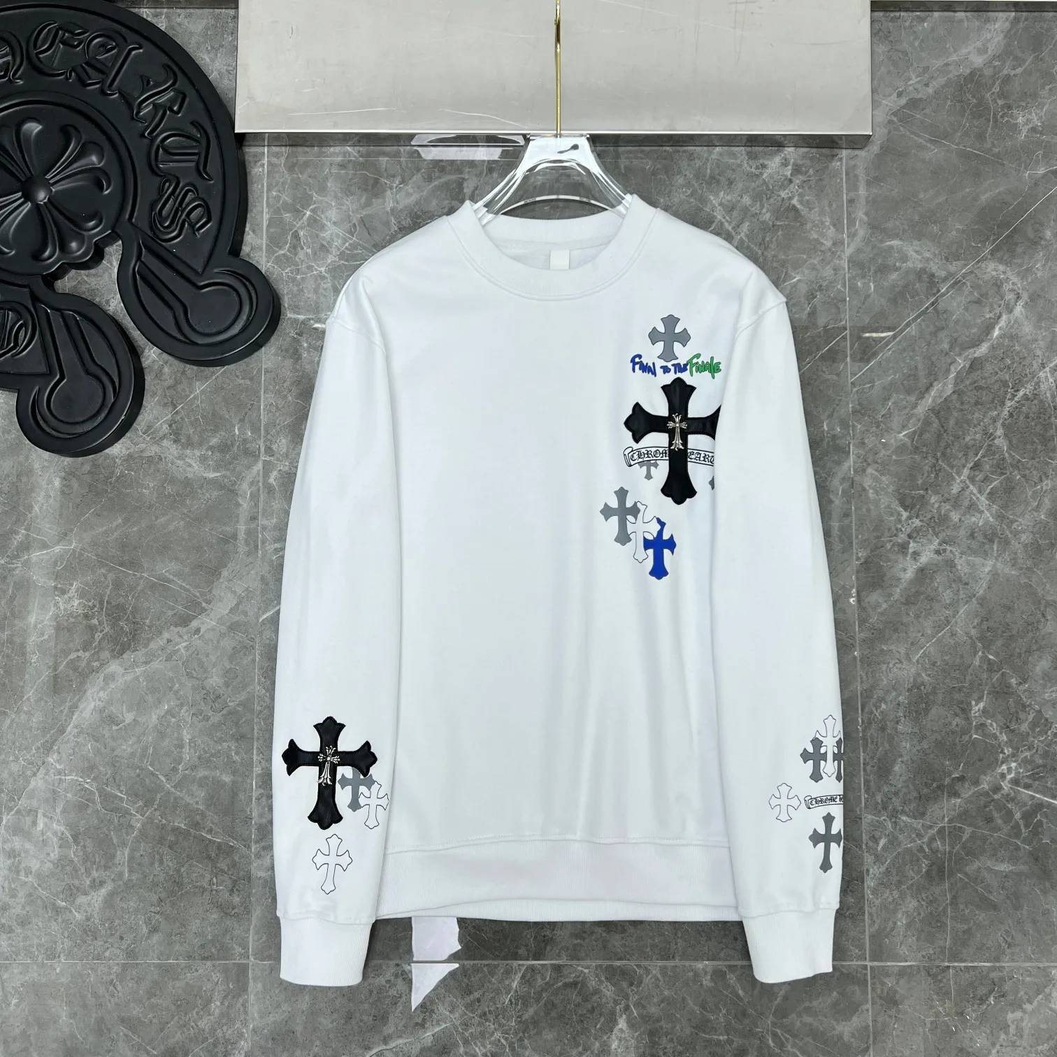 P246 Chrome Hearts Autumn and Winter 2025 Available simultaneously at counters Cross Sanskrit patchwork leather overlapping metal round neck sweatshirt Heavy hand-cut patch embroidery process➕Tajima machine embroidery➕Handmade willows Improved customized version 1:1 high gram weight original fabric Recommended color: black white Size: S, M, L, XL